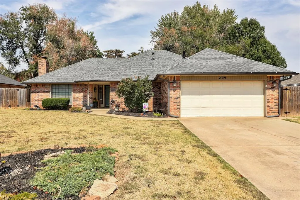 Photo 2 — 209 SE 30th Street, Moore, OK 73160