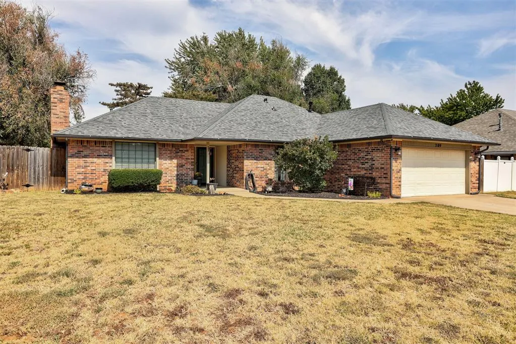 Photo 3 — 209 SE 30th Street, Moore, OK 73160