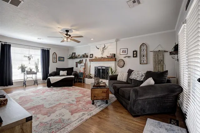 Photo 7 — 209 SE 30th Street, Moore, OK 73160
