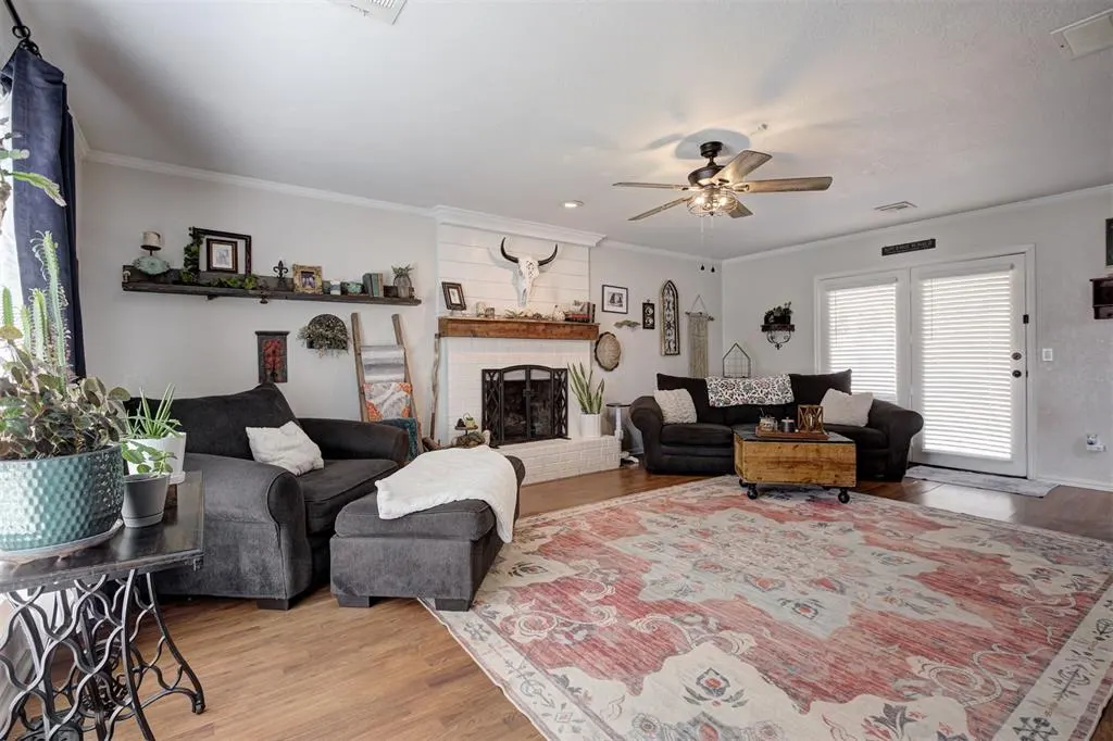 Photo 9 — 209 SE 30th Street, Moore, OK 73160