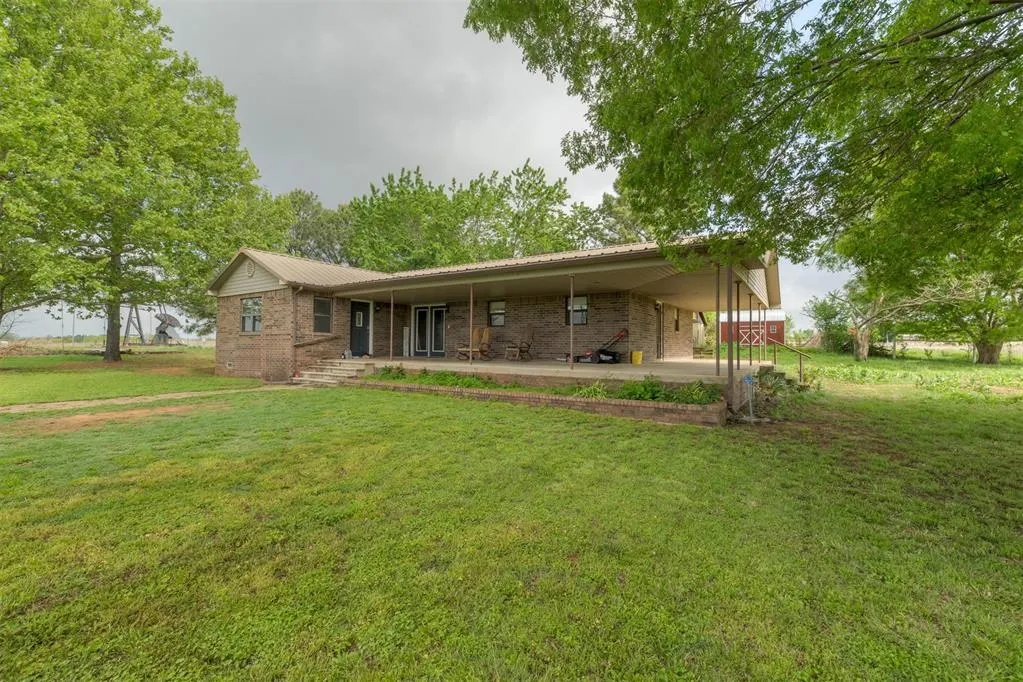 Photo 2 — 519 N Main Street, Elmore City, OK 73433