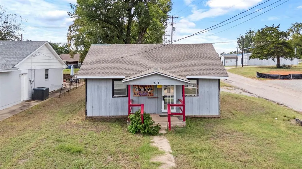Front exterior — 301 S Main Avenue, Blanchard, OK 73010