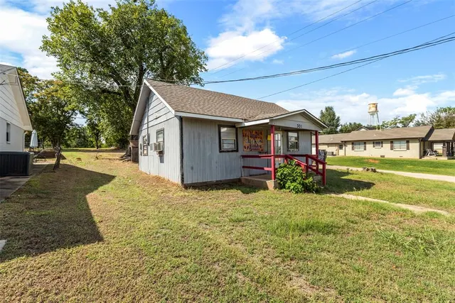 Photo 6 — 301 S Main Avenue, Blanchard, OK 73010