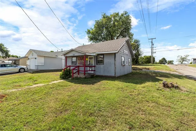 Photo 7 — 301 S Main Avenue, Blanchard, OK 73010