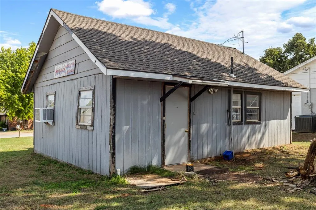 Photo 19 — 301 S Main Avenue, Blanchard, OK 73010