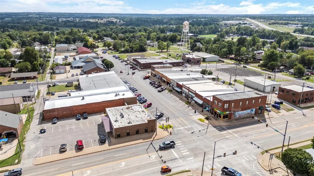 Photo 32 — 301 S Main Avenue, Blanchard, OK 73010
