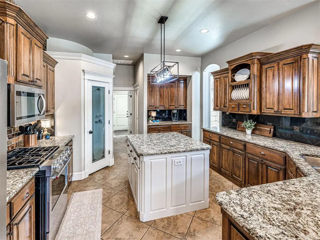 Photo 9 — 1905 NW 193rd Circle, Edmond, OK 73012