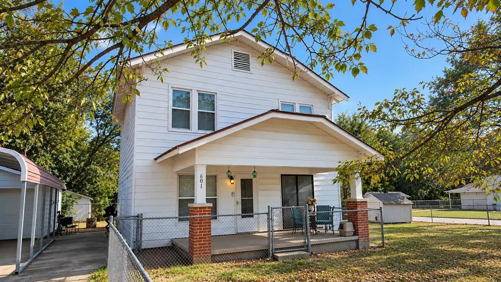 Front exterior — 601 N Burgess Street, Holdenville, OK 74848