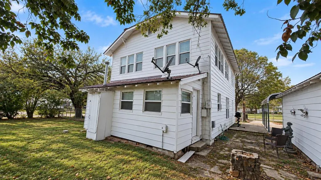 Photo 3 — 601 N Burgess Street, Holdenville, OK 74848