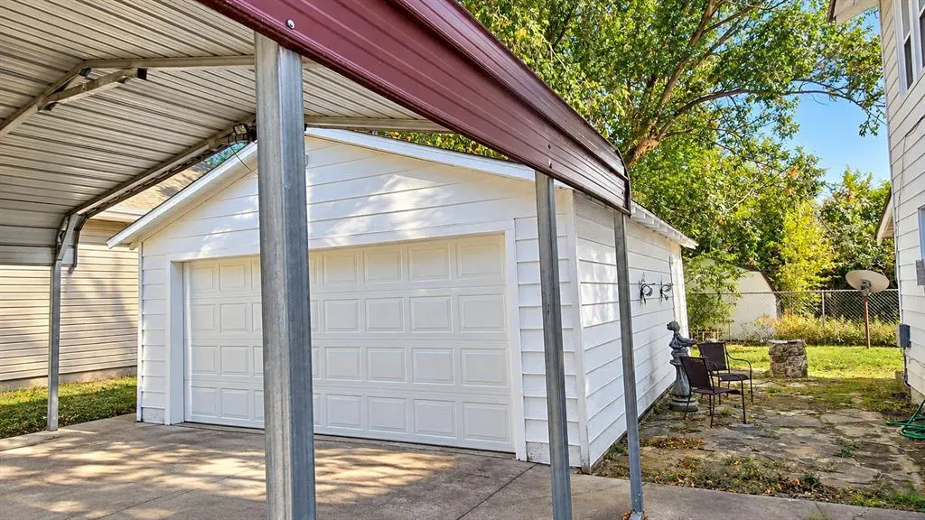 Photo 5 — 601 N Burgess Street, Holdenville, OK 74848