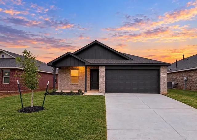 Photo 2 — 12508 Spruce Knob Lane, Yukon, OK 73099