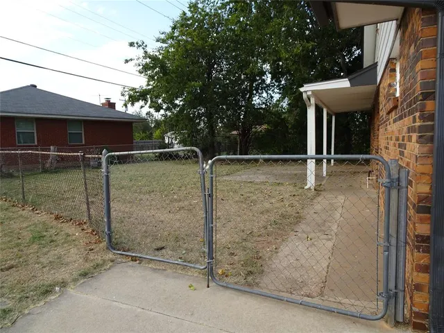 Photo 4 — 2305 Maple Drive, Midwest City, OK 73110
