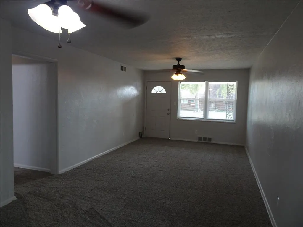 Photo 16 — 2305 Maple Drive, Midwest City, OK 73110