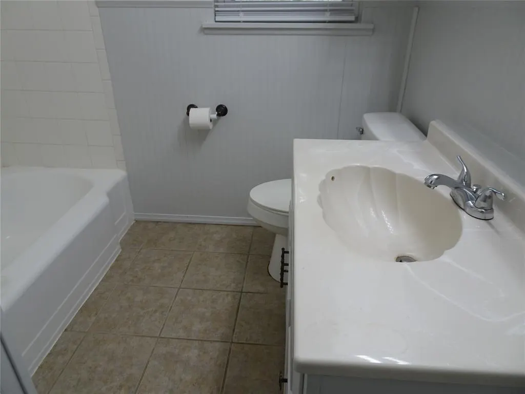 Photo 21 — 2305 Maple Drive, Midwest City, OK 73110