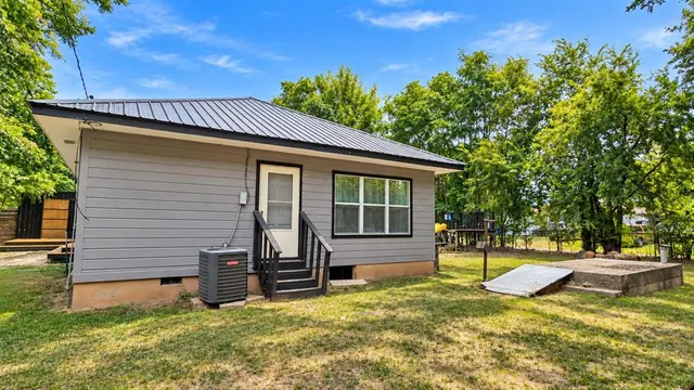 Photo 4 — 509 N Taylor Avenue, Wynnewood, OK 73098
