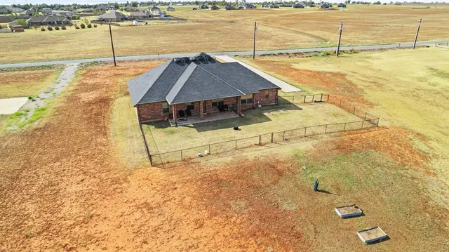 Photo 8 — 29837 E 830 Road, Cashion, OK 73016