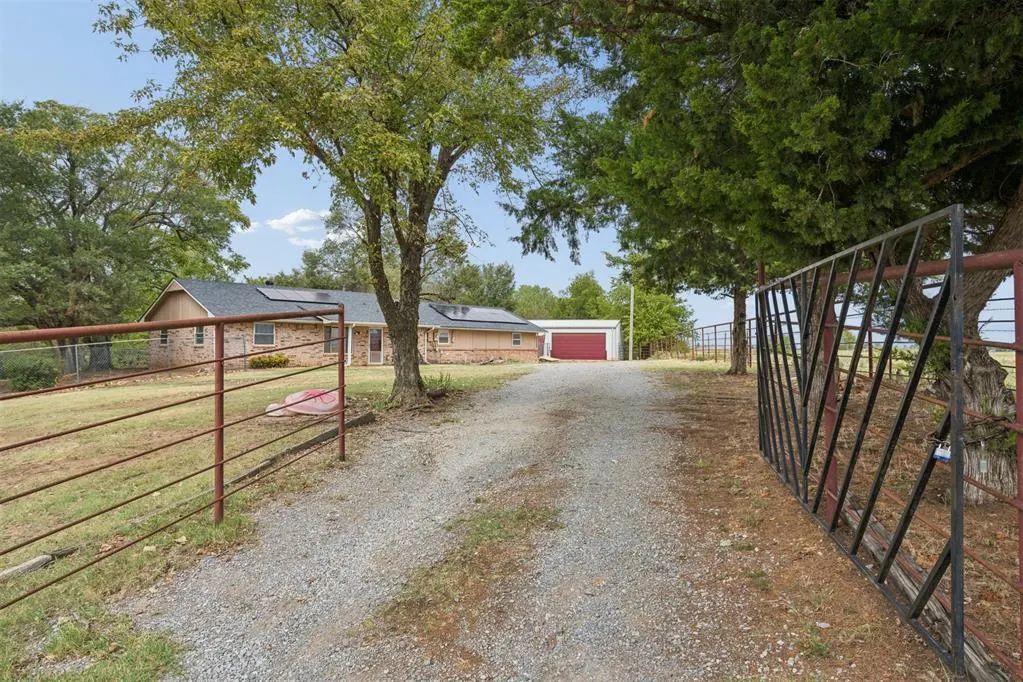 Photo 2 — 1658 County Road 1220, Tuttle, OK 73089