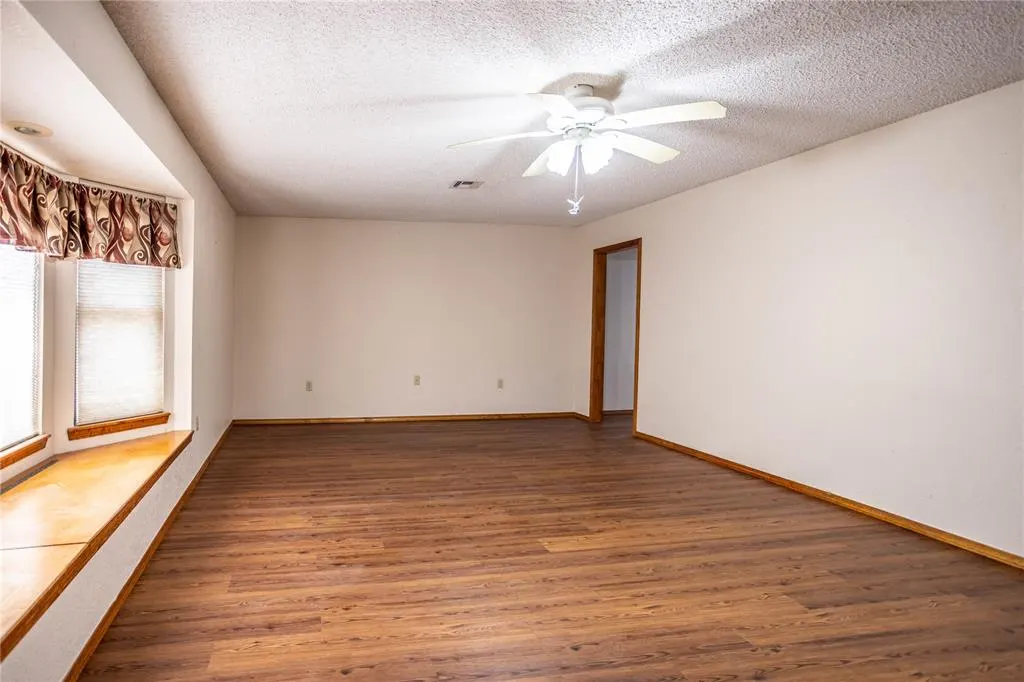 Photo 3 — 820 N Market Street, Cordell, OK 73632