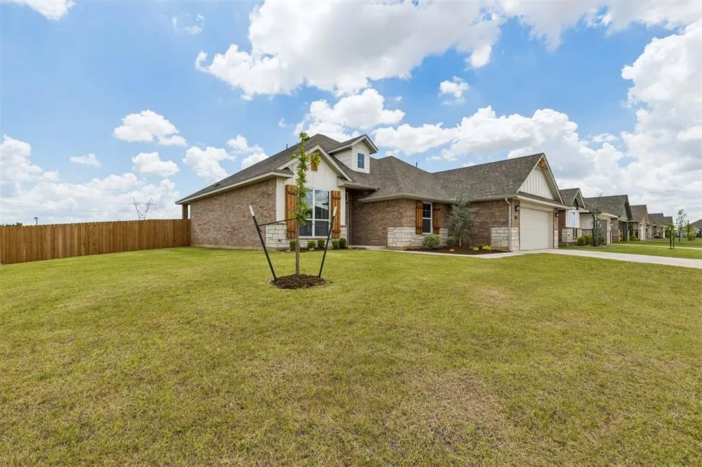 Photo 3 — 9300 NW 141st Street, Yukon, OK 73099