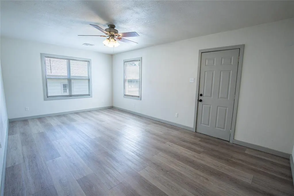 Photo 2 — 305 W Rickenbacker Drive, Midwest City, OK 73110