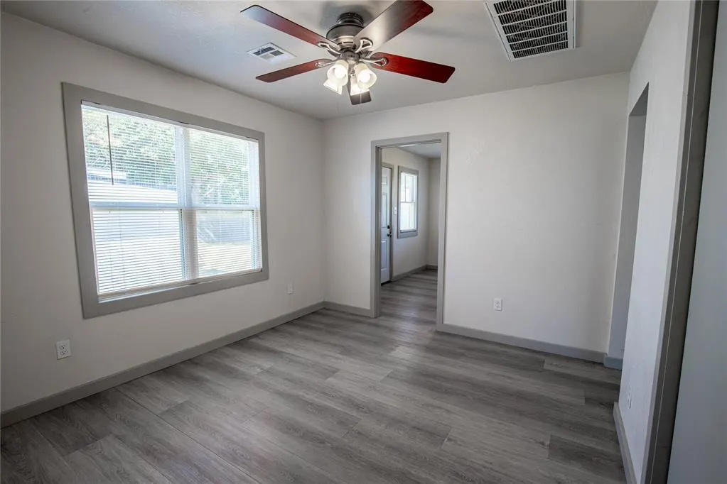 Photo 4 — 305 W Rickenbacker Drive, Midwest City, OK 73110