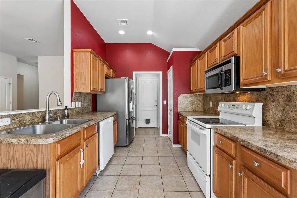 Photo 8 — 713 Cavecreek Street, Norman, OK 73071
