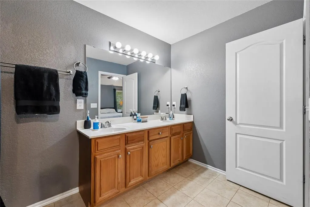 Photo 18 — 713 Cavecreek Street, Norman, OK 73071