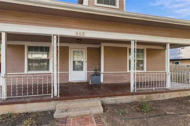 Photo 2 — 906 S Barker Avenue, El Reno, OK 73036