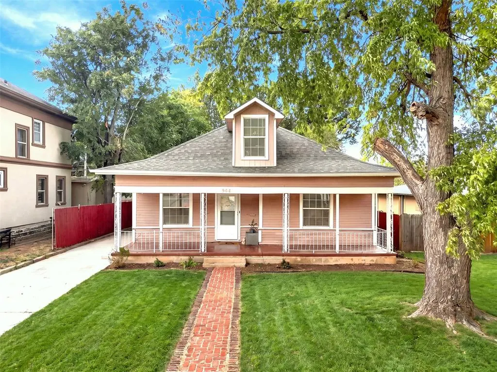 Front exterior — 906 S Barker Avenue, El Reno, OK 73036