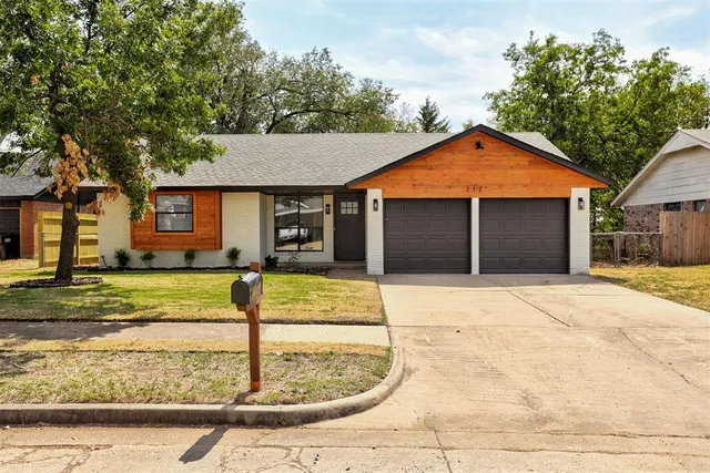 Photo 2 — 212 SW 32nd Street, Oklahoma City, OK 73160