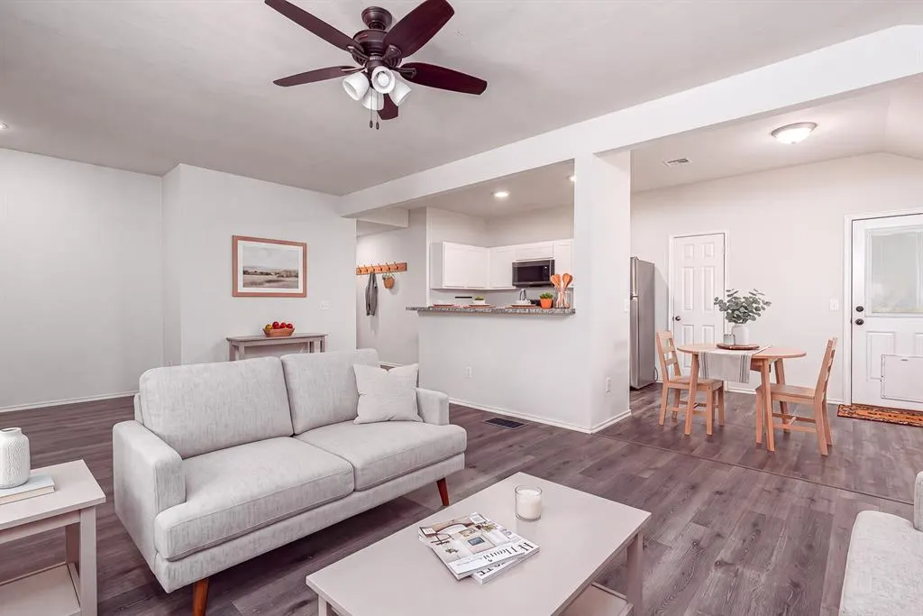 Photo 4 — 10017 Wessex Drive, Yukon, OK 73099