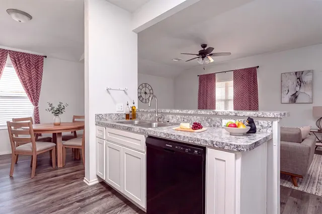 Photo 6 — 10017 Wessex Drive, Yukon, OK 73099