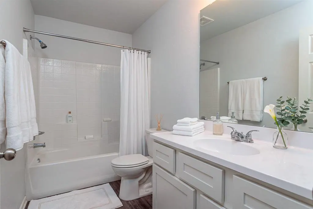 Photo 14 — 10017 Wessex Drive, Yukon, OK 73099