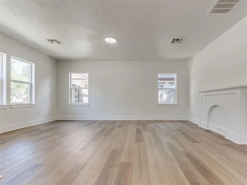 Photo 9 — 3312 NW 16th Street, Oklahoma City, OK 73107