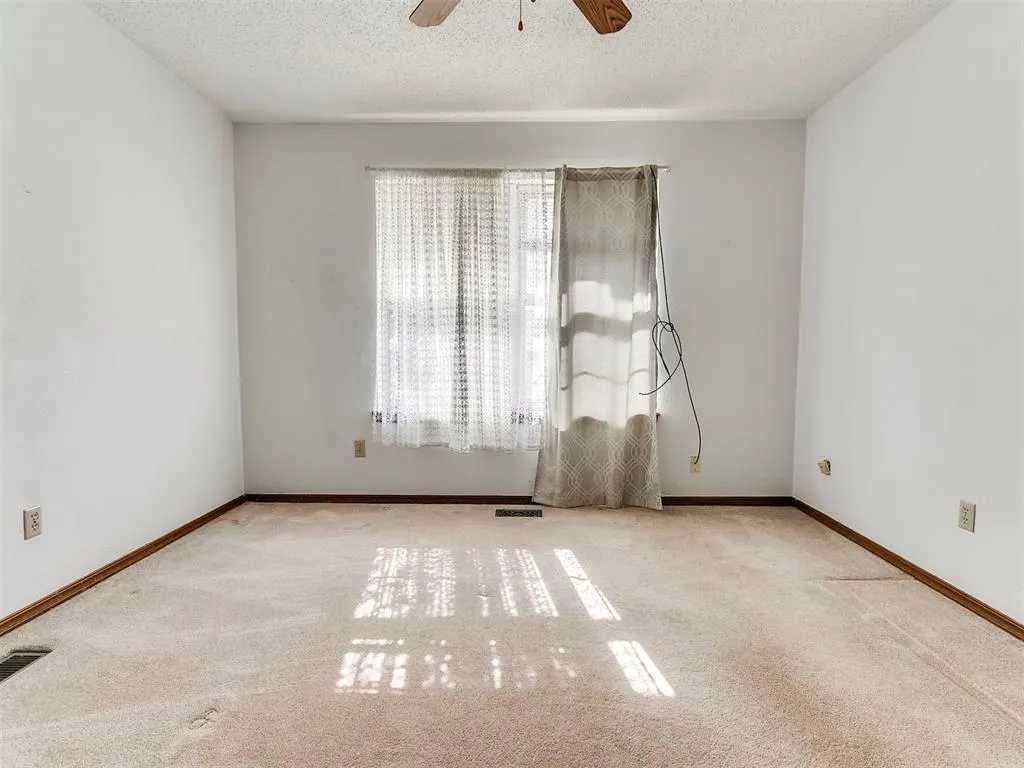 Photo 5 — 709 Wood Crest Street, Moore, OK 73160