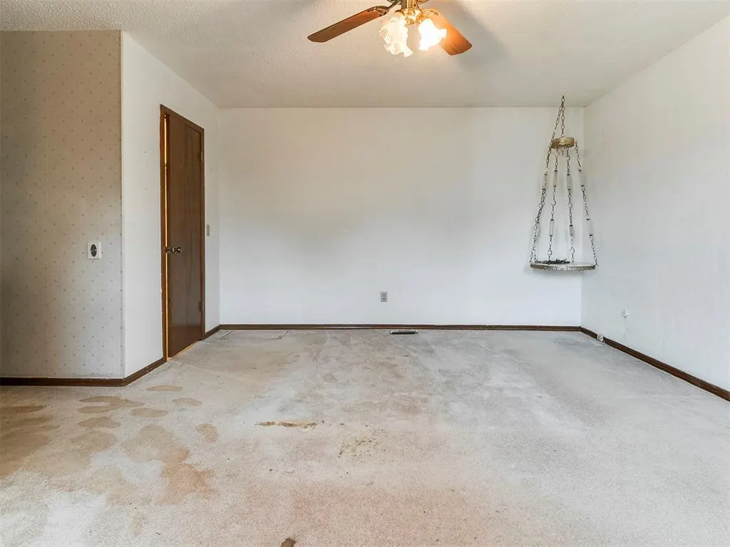 Photo 11 — 709 Wood Crest Street, Moore, OK 73160