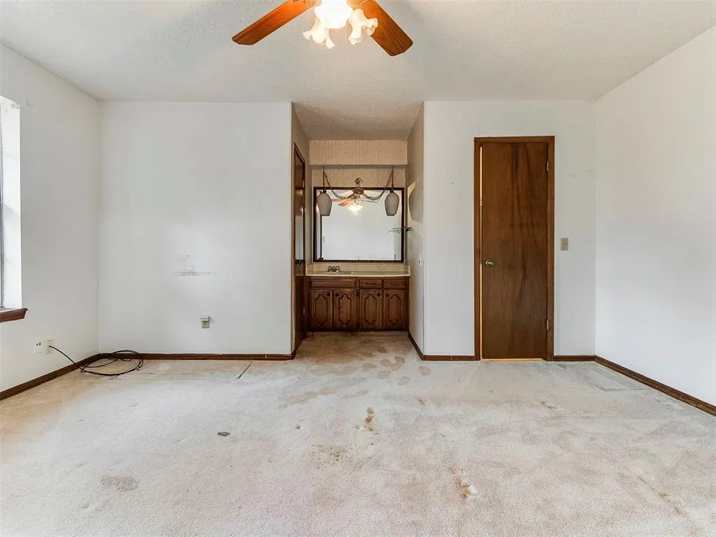 Photo 12 — 709 Wood Crest Street, Moore, OK 73160
