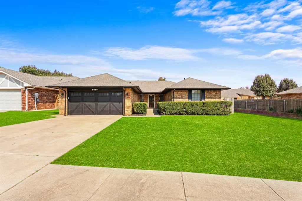 Front exterior — 2809 Appaloosa Trail, Edmond, OK 73012
