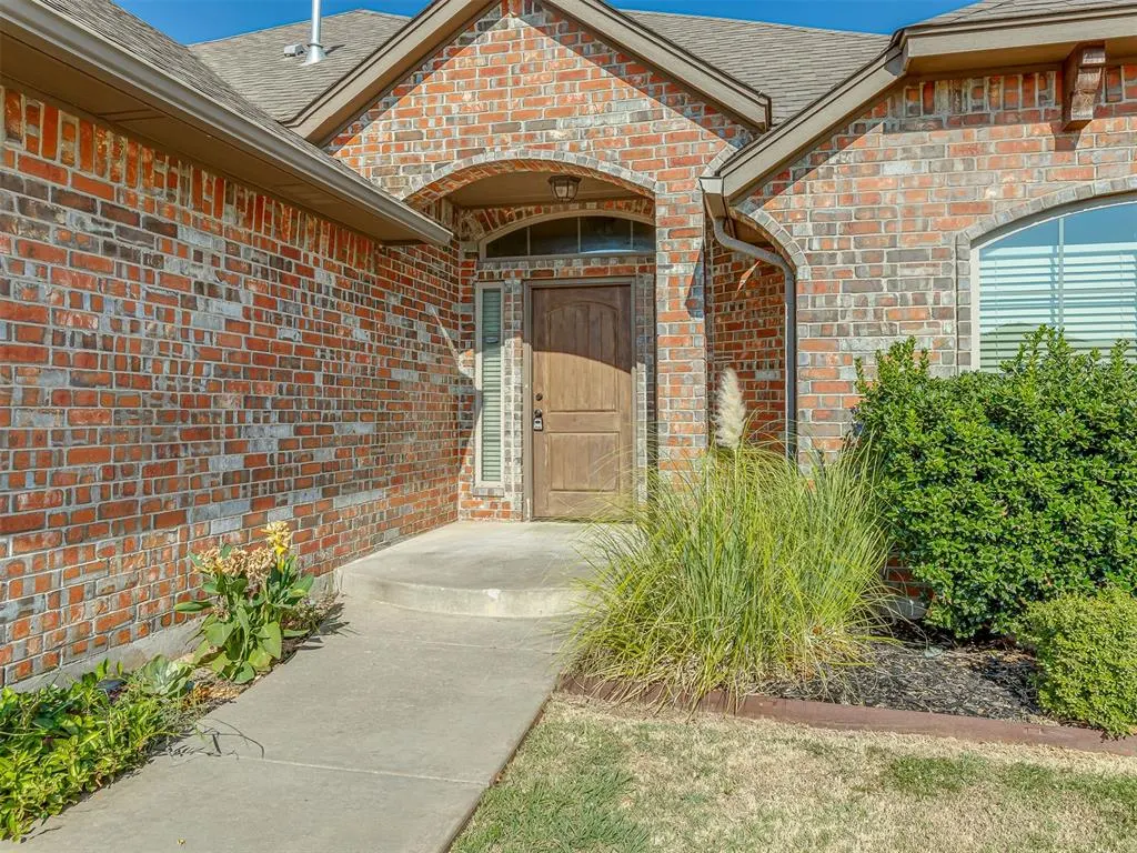 Photo 3 — 529 Whispering Oaks Boulevard, Moore, OK 73160