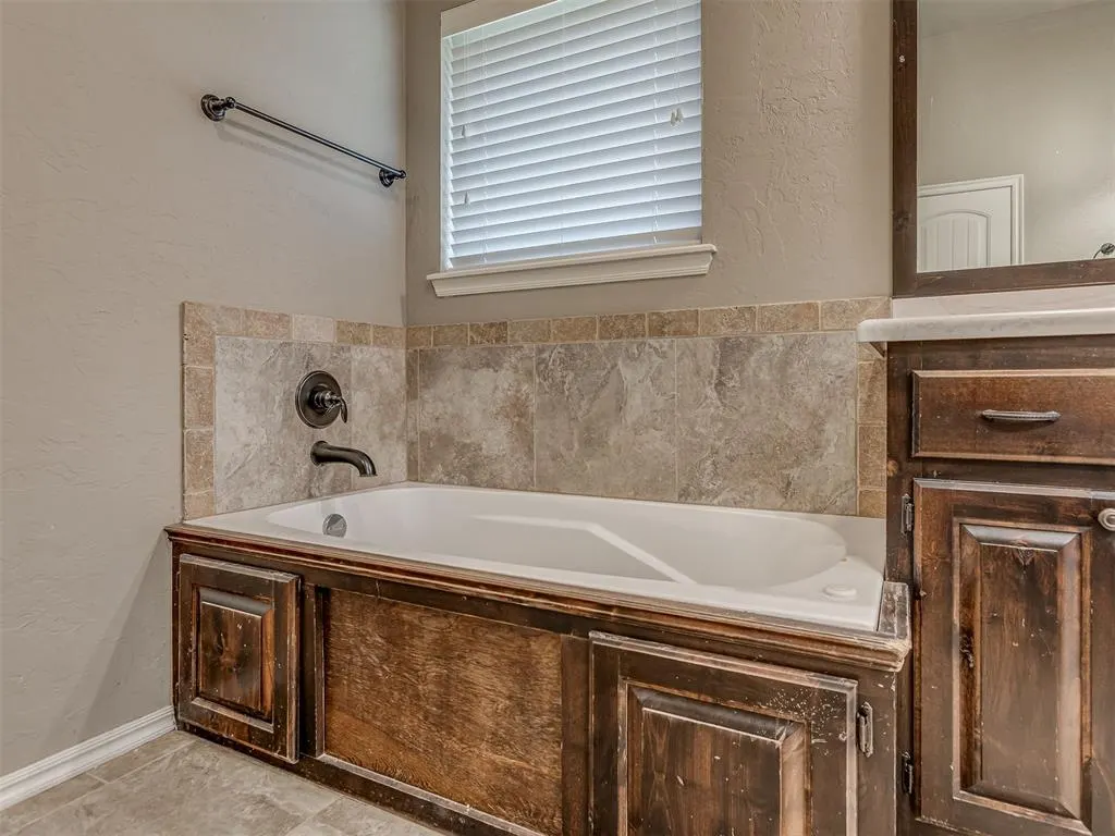 Photo 25 — 529 Whispering Oaks Boulevard, Moore, OK 73160