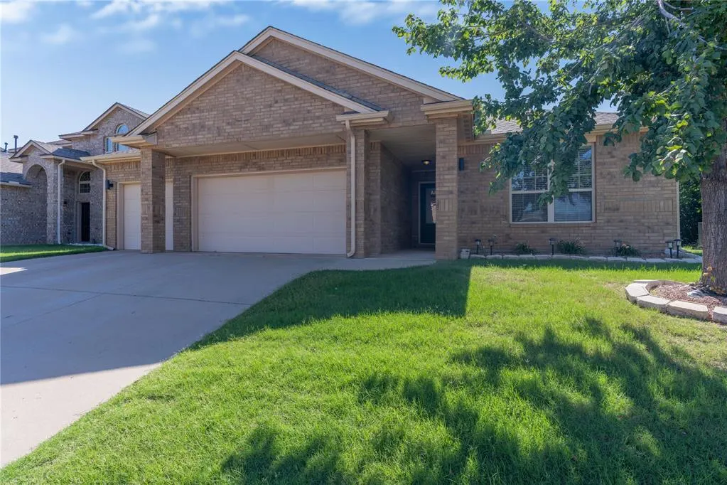 Photo 6 — 9712 Allie Hope Lane, Yukon, OK 73099