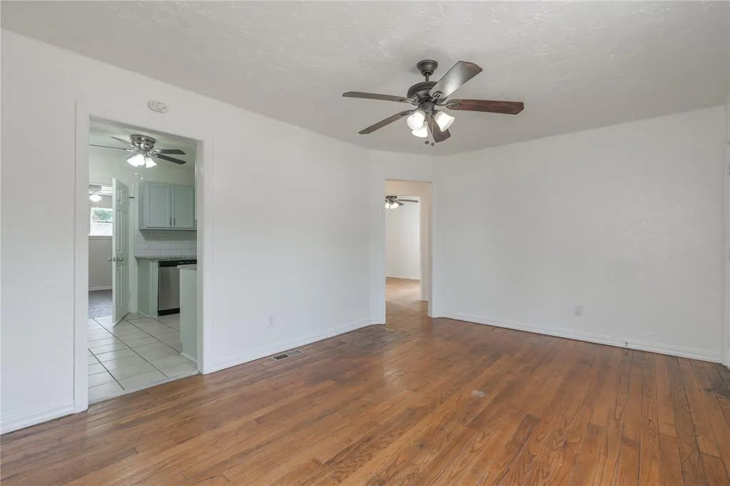 Photo 4 — 514 E Rickenbacker Drive, Midwest City, OK 73110