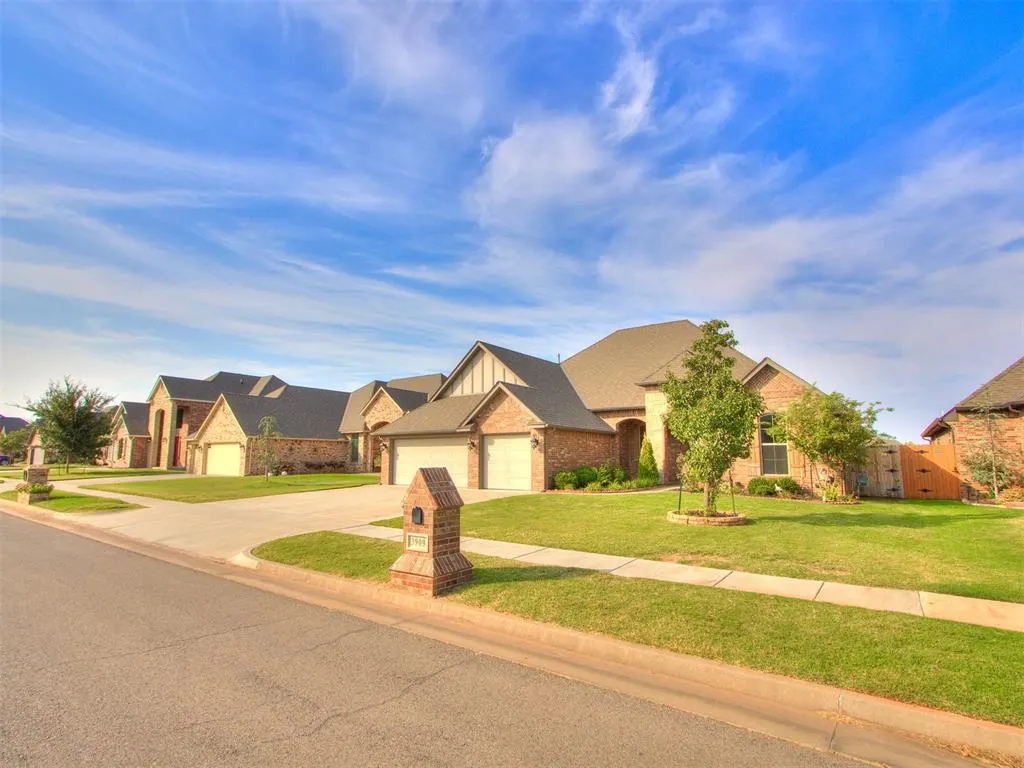Photo 2 — 3909 Carmona Lakes Drive, Oklahoma City, OK 73160