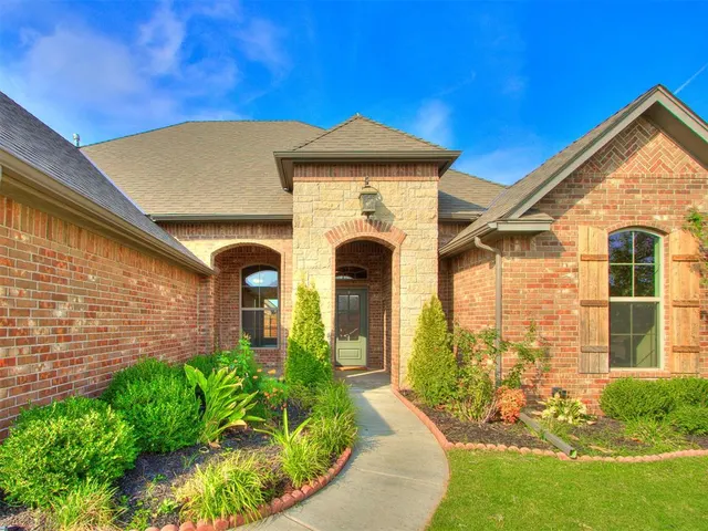 Photo 3 — 3909 Carmona Lakes Drive, Oklahoma City, OK 73160