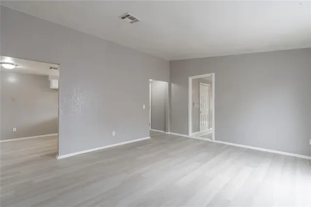 Photo 3 — 203 Windsor Way, Midwest City, OK 73110