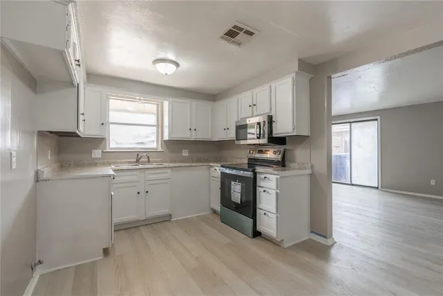 Photo 6 — 203 Windsor Way, Midwest City, OK 73110