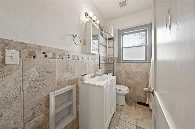 Photo 7 — 2345 NW 19th Street, Oklahoma City, OK 73107