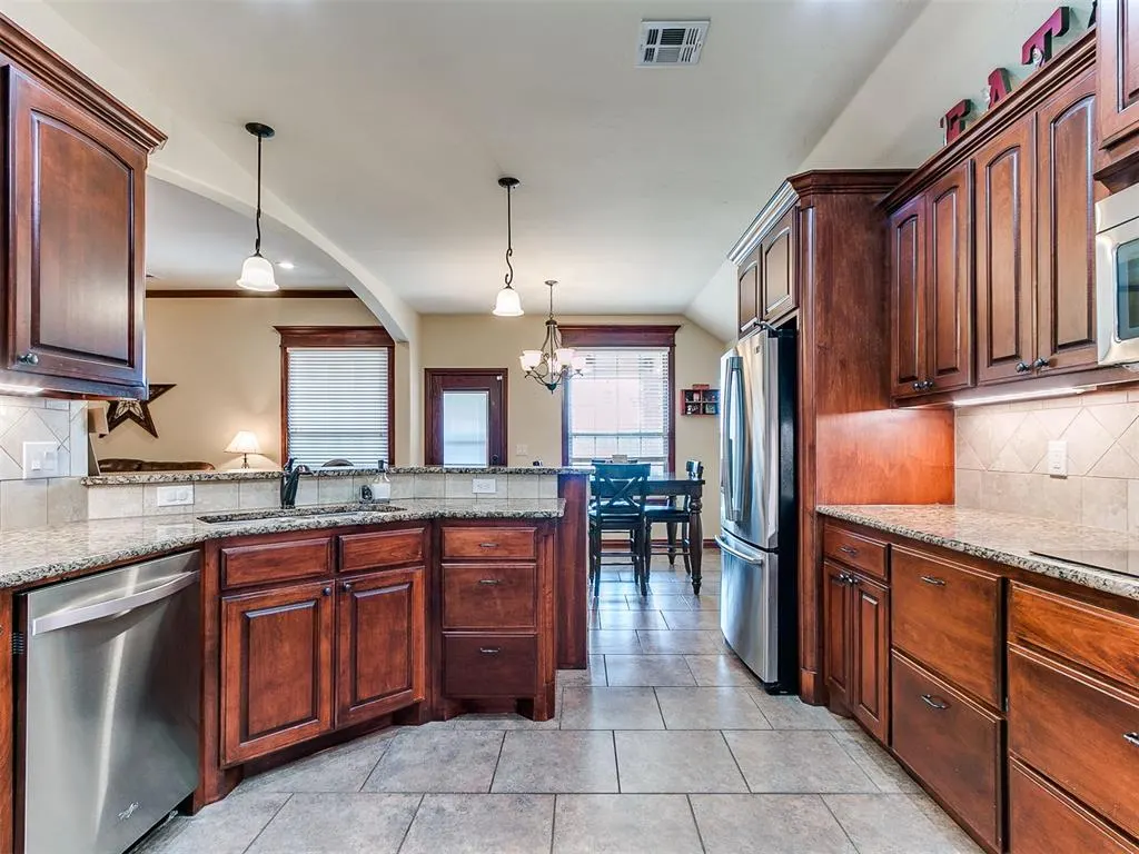 Photo 15 — 1670 Meadow Creek Circle, Newcastle, OK 73065