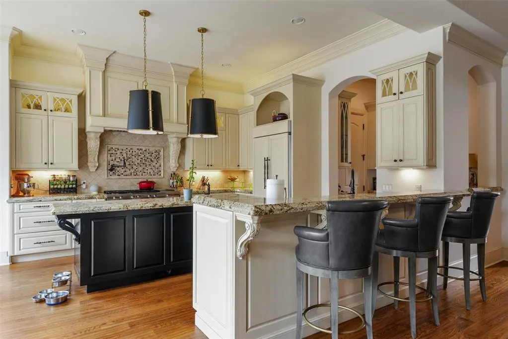 Photo 15 — 1703 Windsor Place, Nichols Hills, OK 73116
