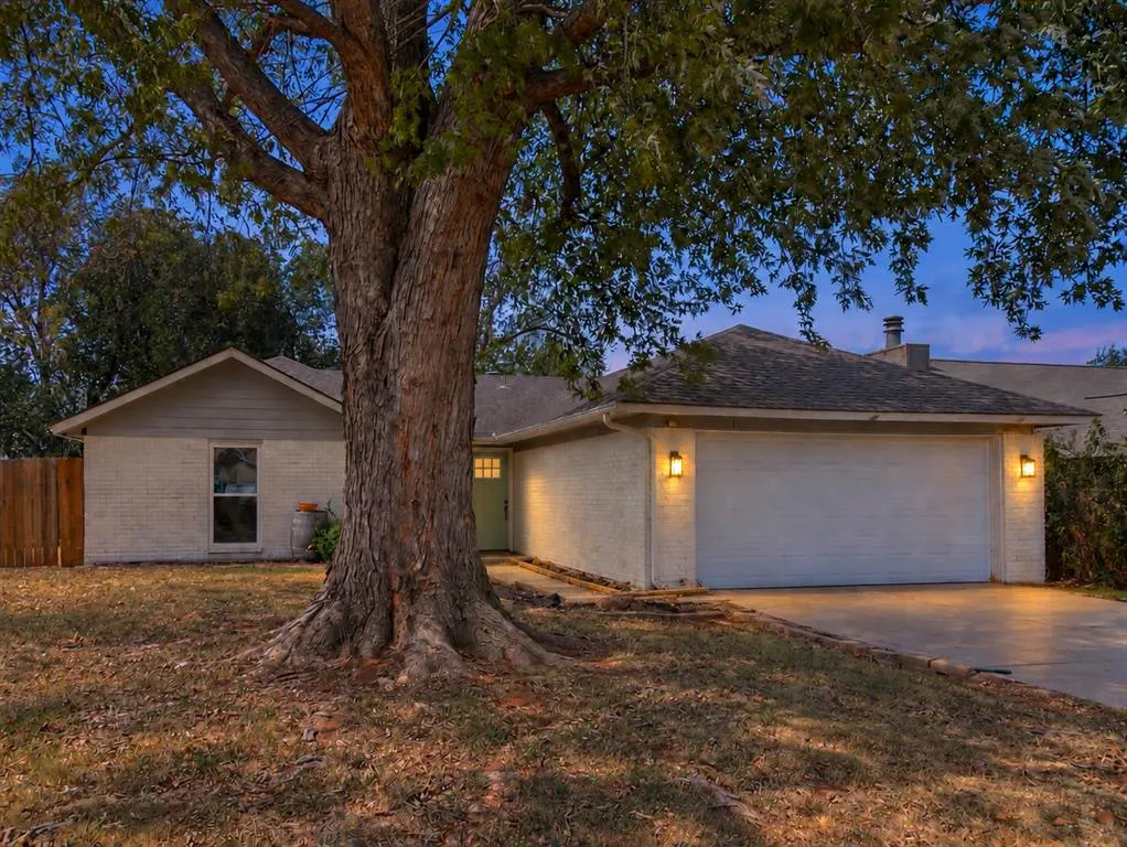 Photo 3 — 513 Beagle Circle, Edmond, OK 73003